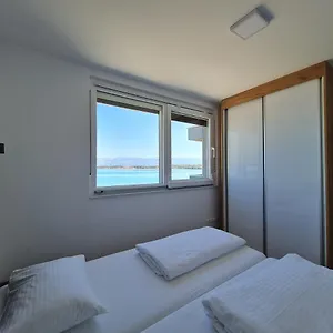 https://apartmani-adria-nin.hotelinzadar.com